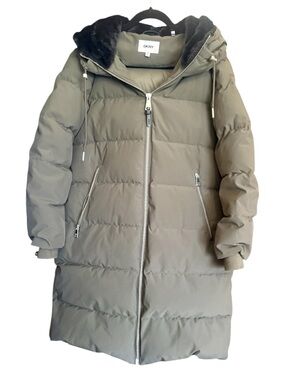 DKNY Long Winter Coat – Below‑Knee Length, Faux‑Fur Hood (Size M)